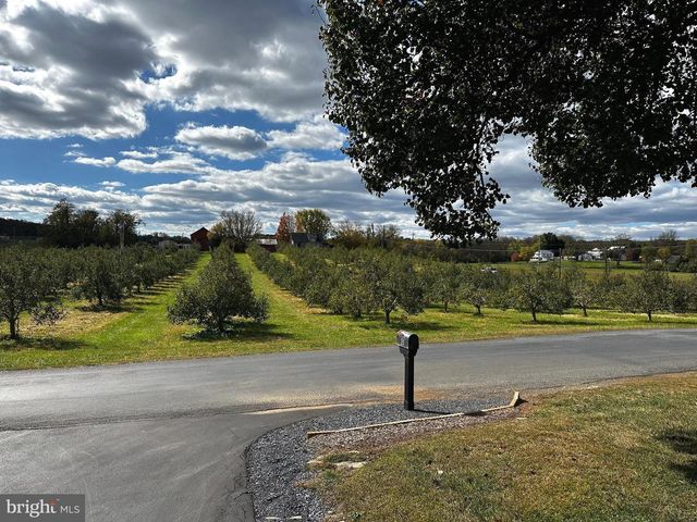 25 MISH RD, Bunker Hill, WV 25413