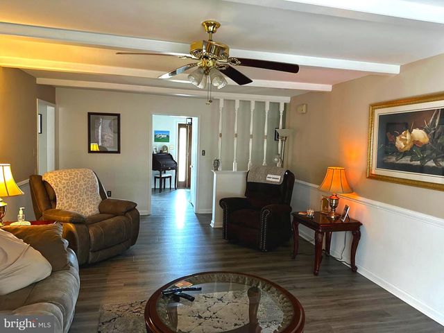 25 MISH RD, Bunker Hill, WV 25413