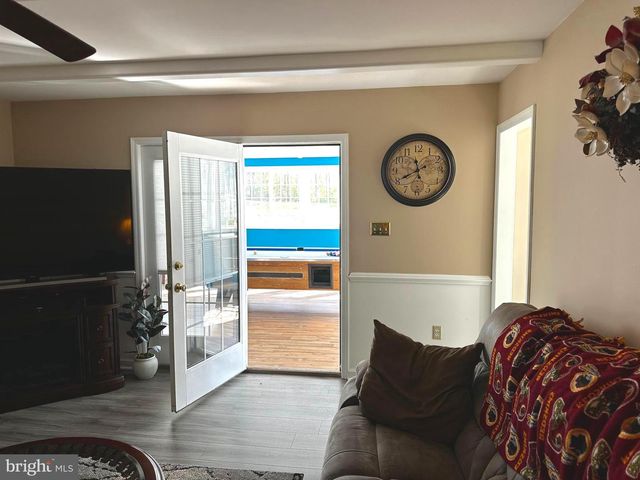 25 MISH RD, Bunker Hill, WV 25413