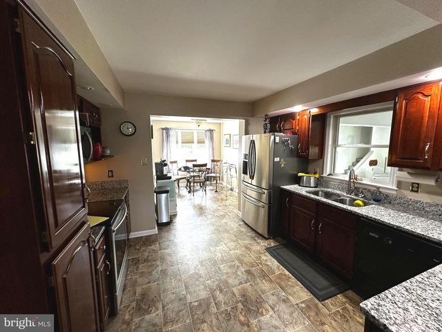 25 MISH RD, Bunker Hill, WV 25413