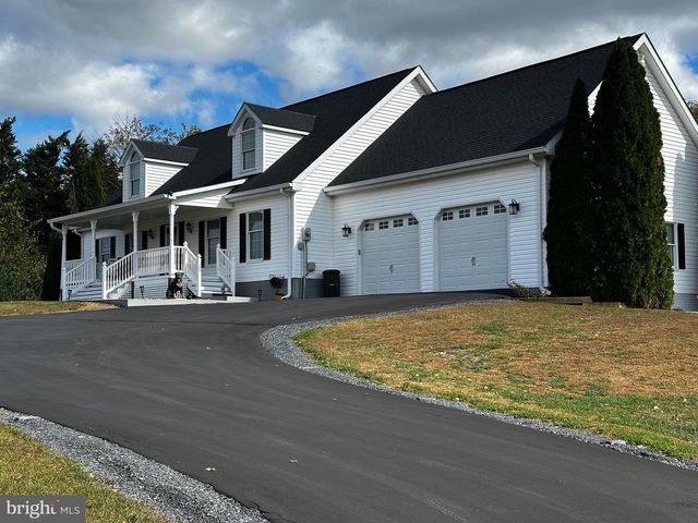 25 MISH RD, Bunker Hill, WV 25413