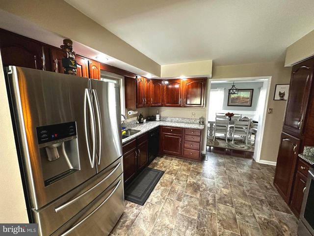 25 MISH RD, Bunker Hill, WV 25413