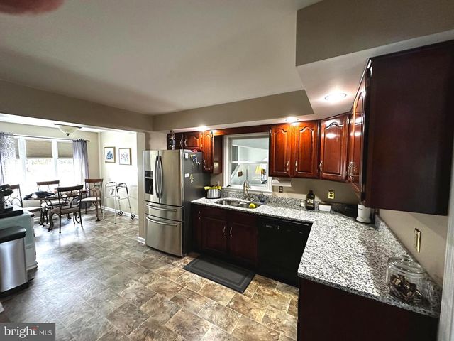 25 MISH RD, Bunker Hill, WV 25413