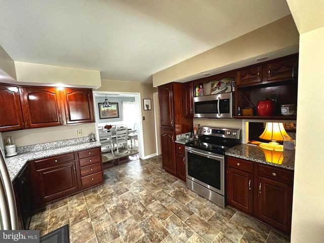 25 MISH RD, Bunker Hill, WV 25413