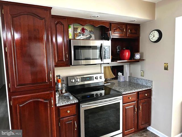 25 MISH RD, Bunker Hill, WV 25413