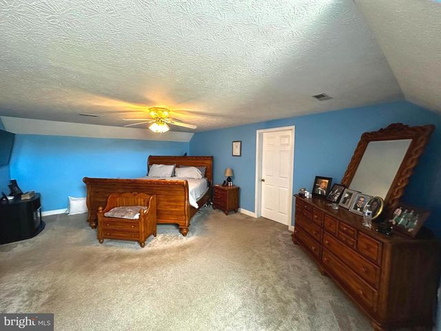 25 MISH RD, Bunker Hill, WV 25413