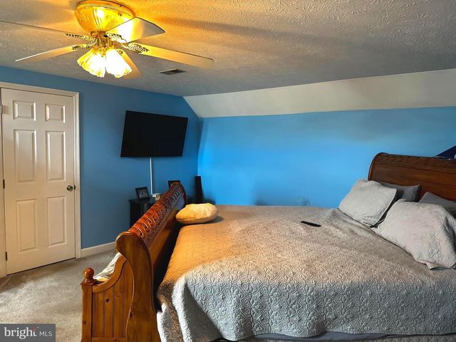 25 MISH RD, Bunker Hill, WV 25413