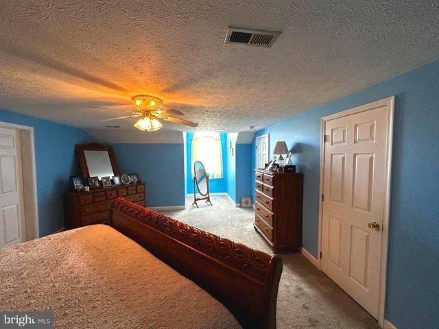 25 MISH RD, Bunker Hill, WV 25413