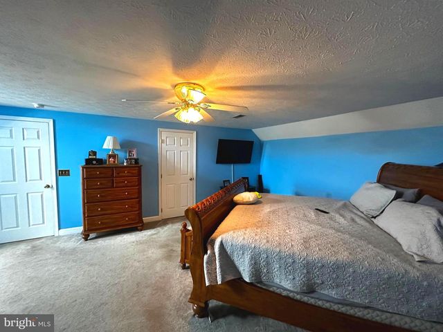 25 MISH RD, Bunker Hill, WV 25413