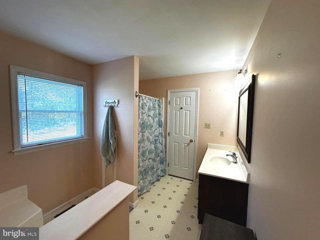 25 MISH RD, Bunker Hill, WV 25413