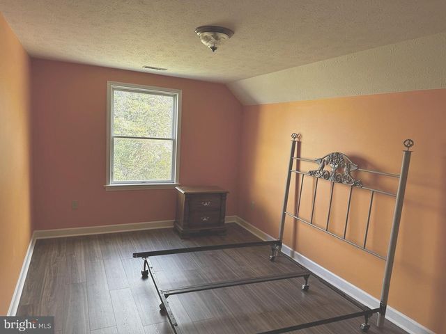 25 MISH RD, Bunker Hill, WV 25413