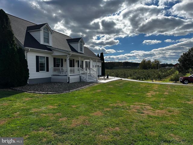 25 MISH RD, Bunker Hill, WV 25413