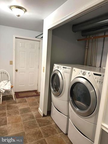 25 MISH RD, Bunker Hill, WV 25413