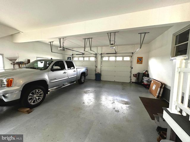 25 MISH RD, Bunker Hill, WV 25413