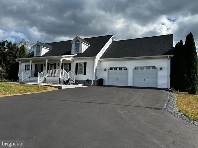 25 MISH RD, Bunker Hill, WV 25413