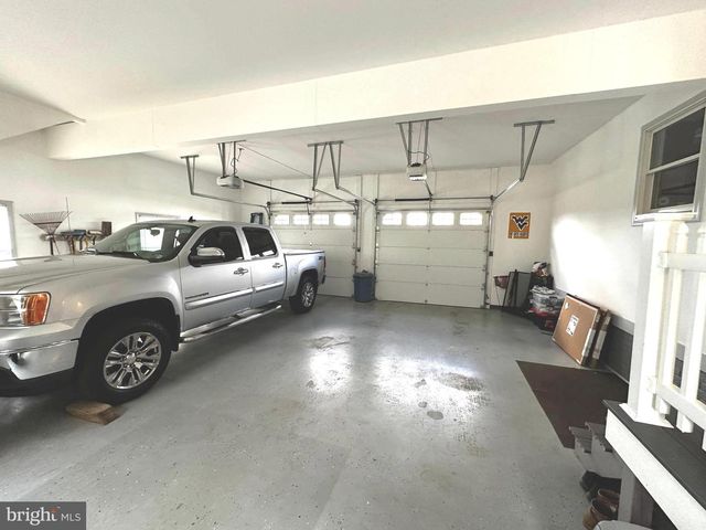 25 MISH RD, Bunker Hill, WV 25413