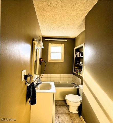 131 8th Street SW, New Philadelphia, OH 44663