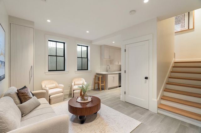11 Mt. Auburn Street 11, Cambridge, MA 02138