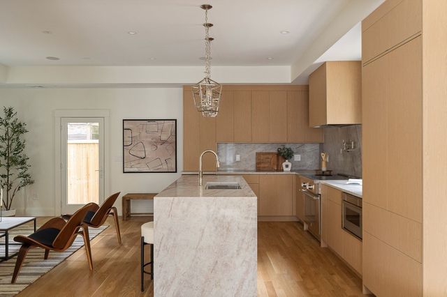 11 Mt. Auburn Street 11, Cambridge, MA 02138