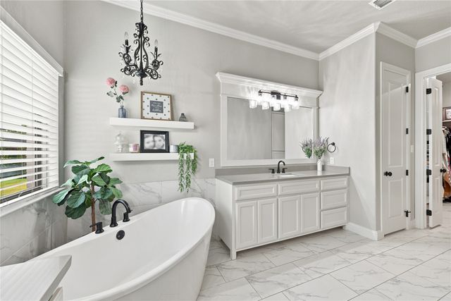 1240 Crown Valley Drive, Weatherford, TX 76087