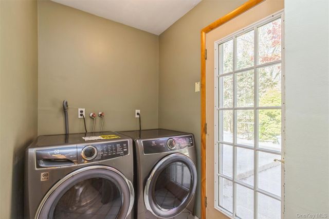 19 Heather Drive, Kings Park, NY 11754