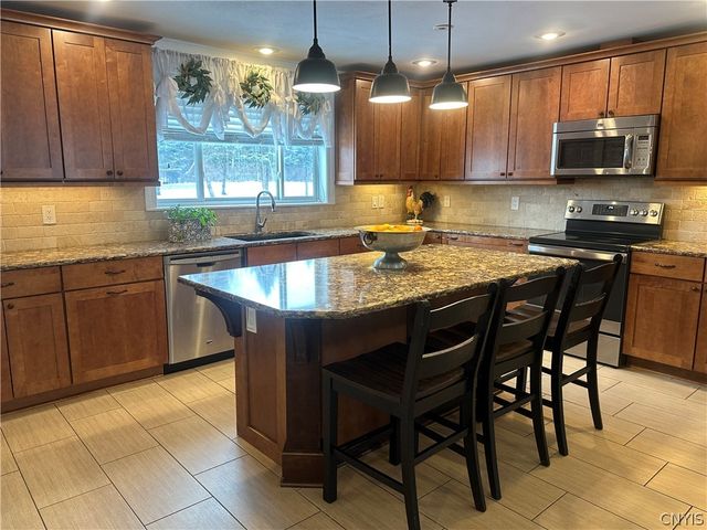 8391 Cazenovia Road, Pompey, NY 13104