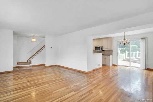 7 Tomkins Court, Commack, NY 11725