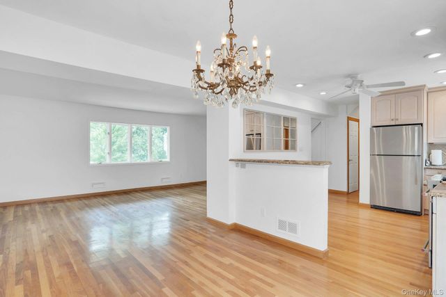 7 Tomkins Court, Commack, NY 11725