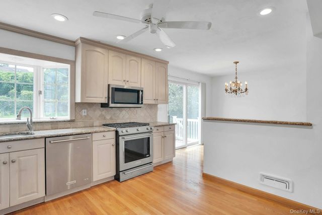 7 Tomkins Court, Commack, NY 11725
