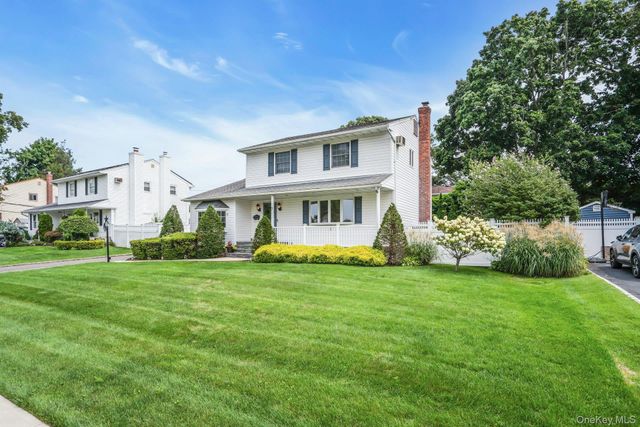 7 Tomkins Court, Commack, NY 11725