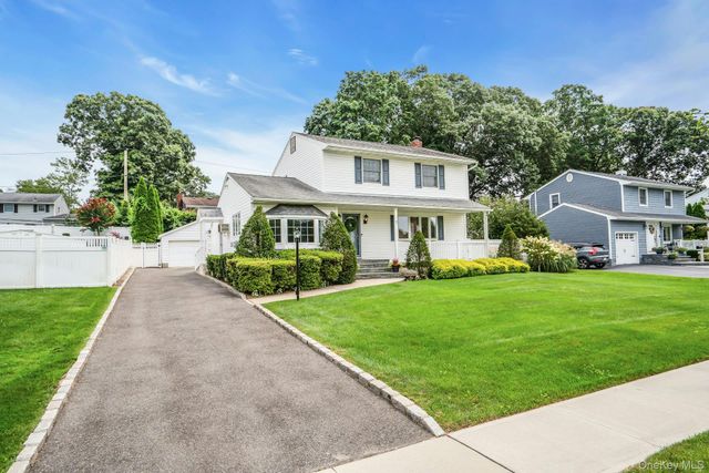 7 Tomkins Court, Commack, NY 11725