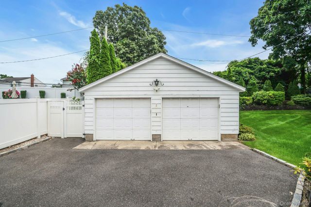 7 Tomkins Court, Commack, NY 11725