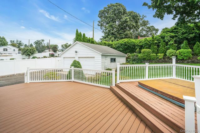 7 Tomkins Court, Commack, NY 11725
