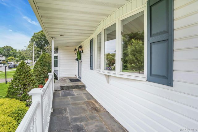7 Tomkins Court, Commack, NY 11725