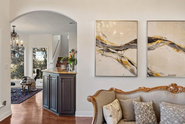 6600 W Courtyard DR, Austin, TX 78730