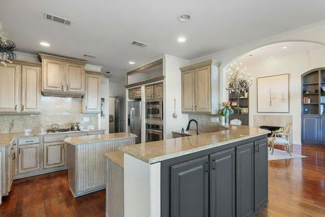 6600 W Courtyard DR, Austin, TX 78730