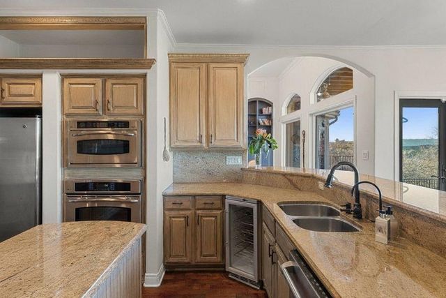 6600 W Courtyard DR, Austin, TX 78730