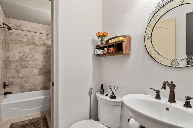 6600 W Courtyard DR, Austin, TX 78730