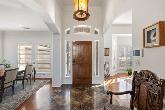 6600 W Courtyard DR, Austin, TX 78730