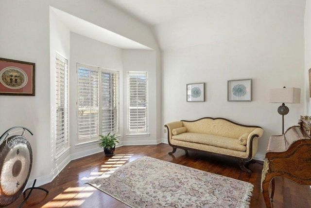 6600 W Courtyard DR, Austin, TX 78730