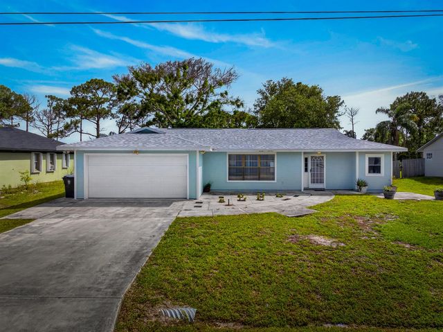 662 SE Essex Drive, Port St. Lucie, FL 34984