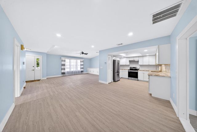662 SE Essex Drive, Port St. Lucie, FL 34984