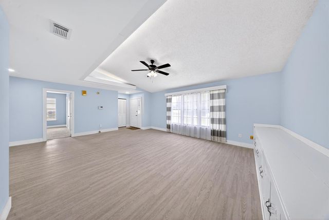 662 SE Essex Drive, Port St. Lucie, FL 34984