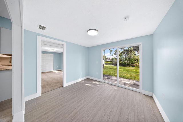 662 SE Essex Drive, Port St. Lucie, FL 34984