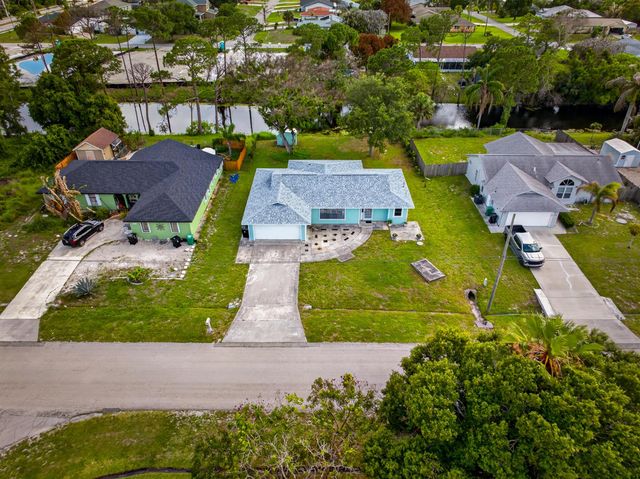 662 SE Essex Drive, Port St. Lucie, FL 34984