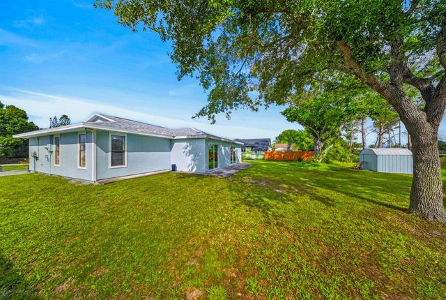 662 SE Essex Drive, Port St. Lucie, FL 34984