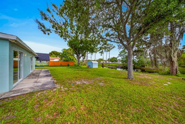 662 SE Essex Drive, Port St. Lucie, FL 34984