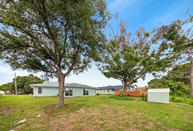 662 SE Essex Drive, Port St. Lucie, FL 34984