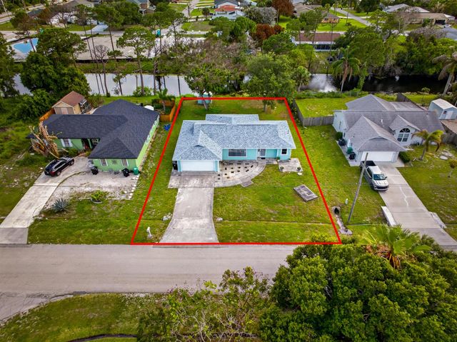 662 SE Essex Drive, Port St. Lucie, FL 34984