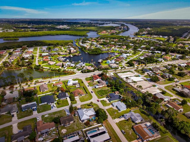 662 SE Essex Drive, Port St. Lucie, FL 34984